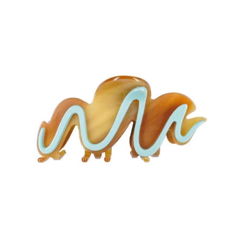 Wavy Striped Acrylic Hair Clip in Caramel